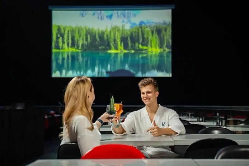 Кинопоказ фильма «Шесть дней, семь ночей»