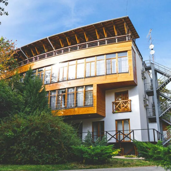 Загородный клуб - Нефтяник